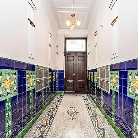 Διαμέρισμα Stylish 2-bedroom With Balcony