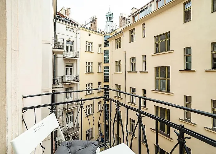 Διαμέρισμα Stylish 2-bedroom With Balcony
