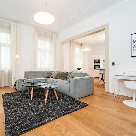 Stylish 2-bedroom With Balcony Apartmán