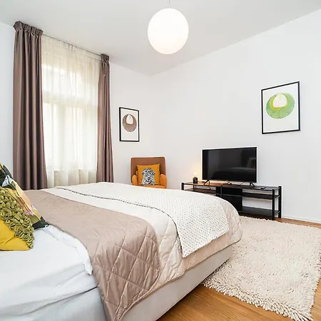 Apartman Stylish 2-bedroom With Balcony Prága