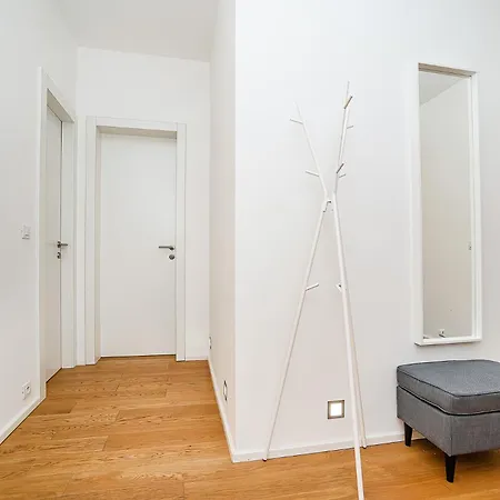 Stylish 2-bedroom With Balcony Apartman