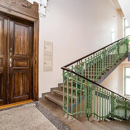 Stylish 2-bedroom With Balcony Apartman Prága