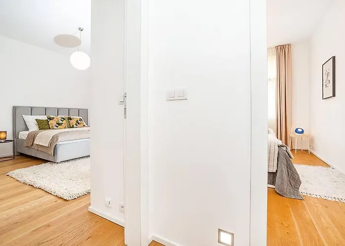 Stylish 2-bedroom With Balcony * Praga