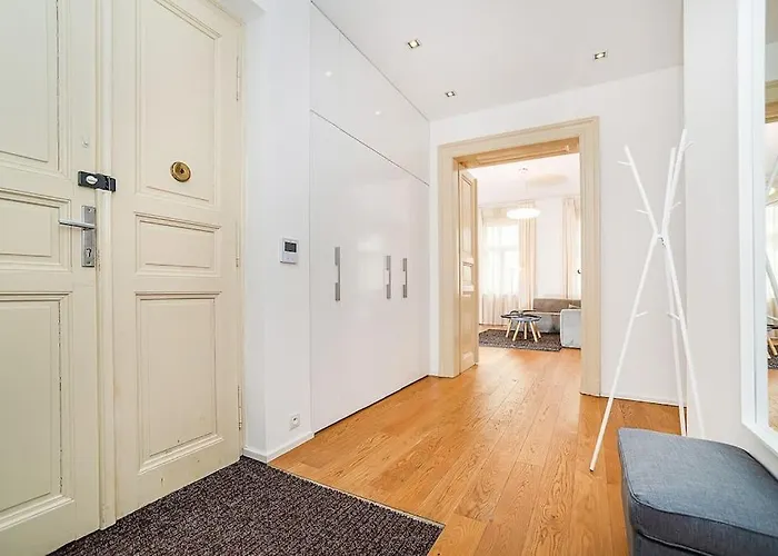 Stylish 2-bedroom With Balcony 프라하
