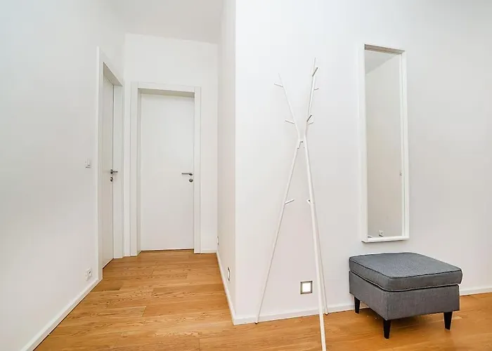 Stylish 2-bedroom With Balcony