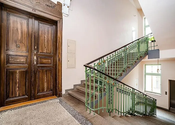 Stylish 2-bedroom With Balcony 아파트