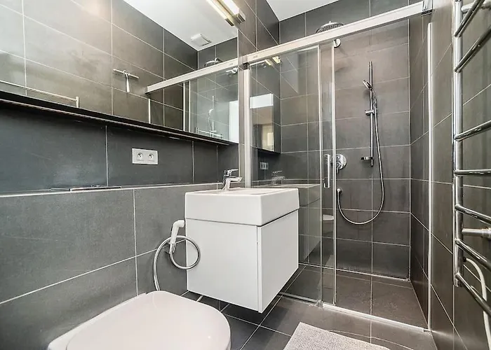 Stylish 2-bedroom With Balcony 아파트 프라하
