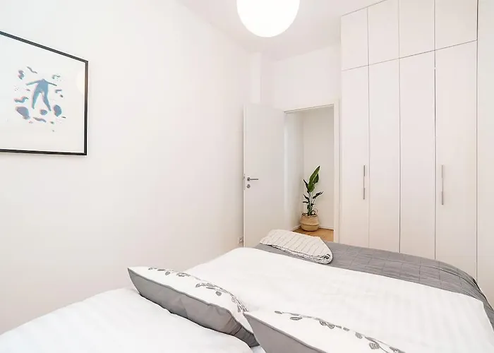 Stylish 2-bedroom With Balcony 아파트 프라하