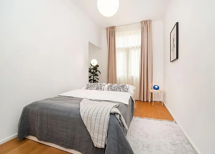아파트 Stylish 2-bedroom With Balcony 프라하