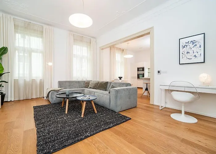 Stylish 2-bedroom With Balcony 아파트