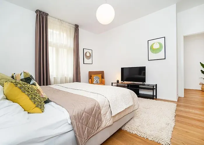 Stylish 2-bedroom With Balcony 아파트 프라하