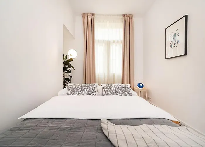 아파트 Stylish 2-bedroom With Balcony *