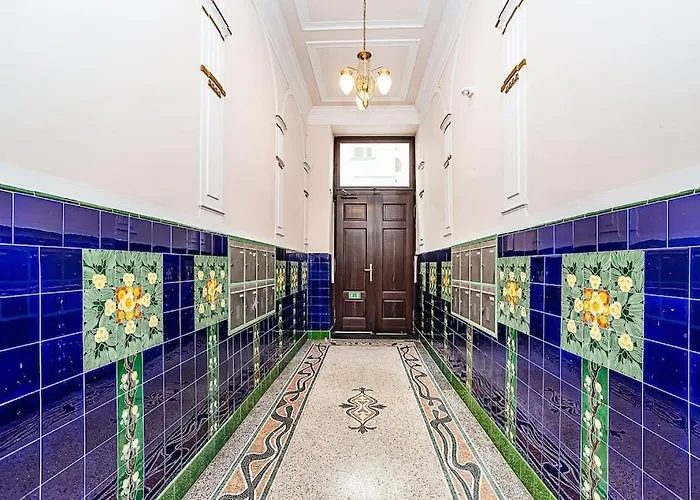 아파트 Stylish 2-bedroom With Balcony