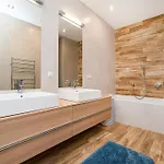 Stylish 2-bedroom With Balcony Prag