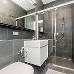 Stylish 2-bedroom With Balcony Lejlighed Prag