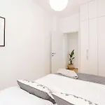 Stylish 2-bedroom With Balcony Lejlighed Prag