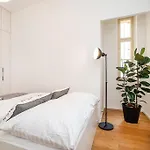Stylish 2-bedroom With Balcony * Prag