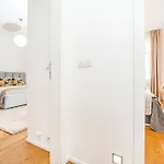 Stylish 2-bedroom With Balcony * Prag
