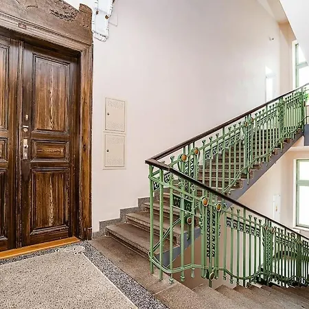 Stylish 2-bedroom With Balcony Lejlighed