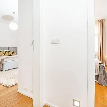 Stylish 2-bedroom With Balcony * Prague