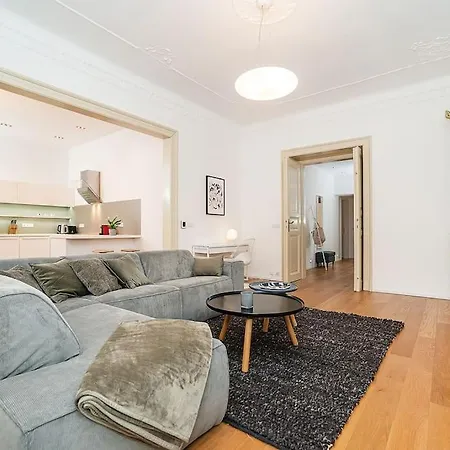 Lejlighed Stylish 2-bedroom With Balcony Prag